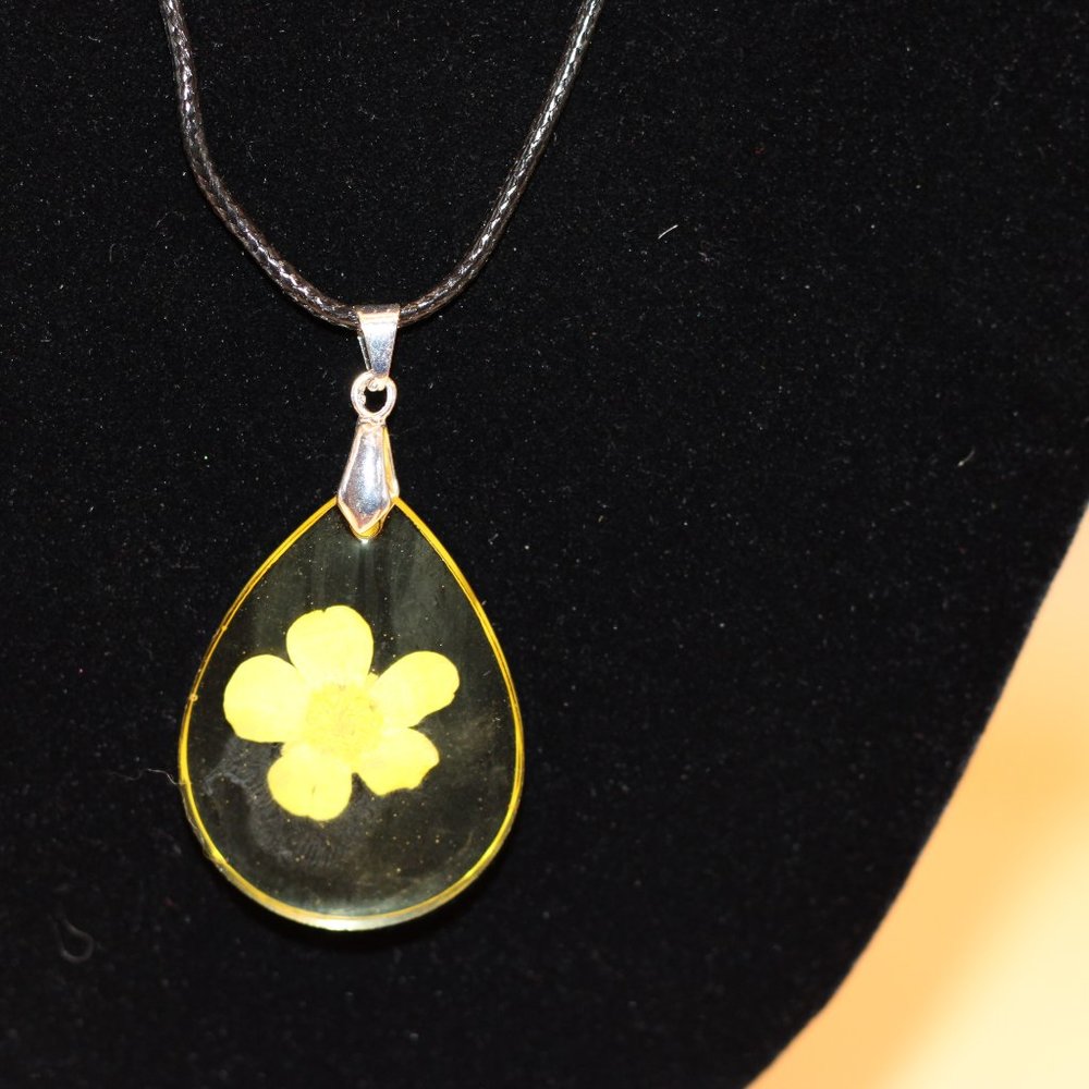 Flower necklace